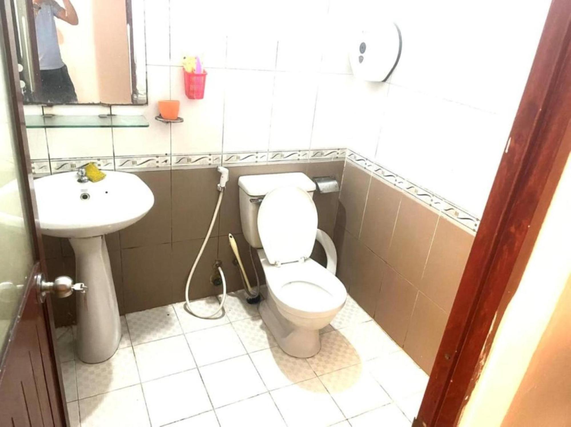 Trang Khách sạn *
